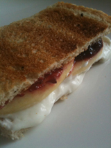 Sandwich pomme fromage blanc confiture cerise chocolat