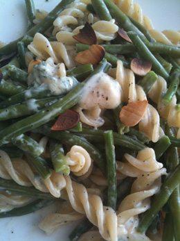 Tortellini haricots verts roquefort amandes grillées